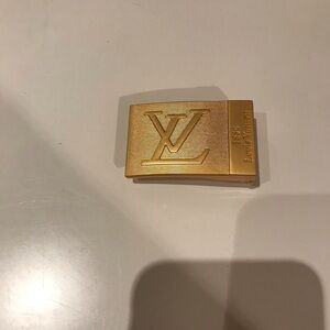 Louis Vuitton Traveling  gold metal belt​